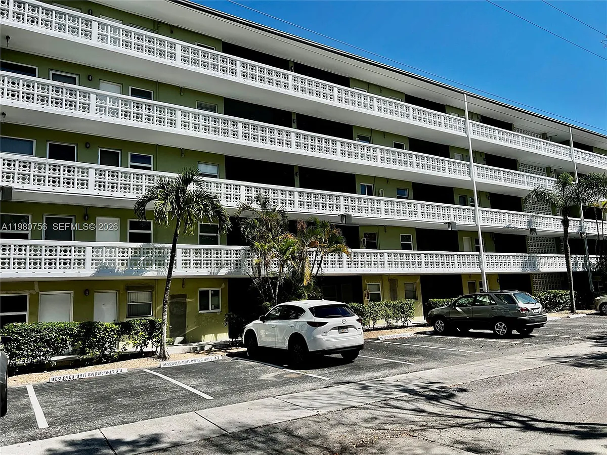 Building Photo - 1425 Arthur St #402A