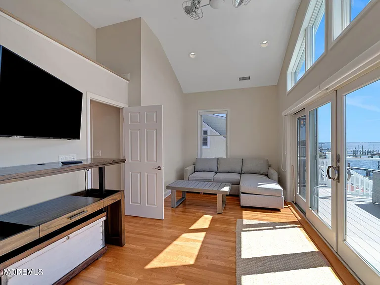 340 Bay Ln — Photo 73