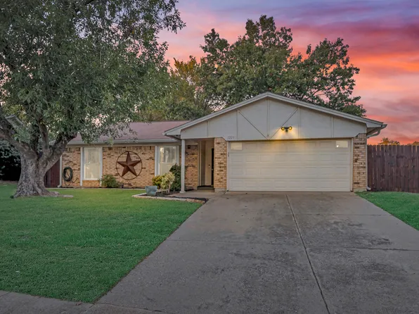3229 Mossy Oak Ln, Bedford, TX 76021