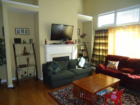Family room (high ceiling)