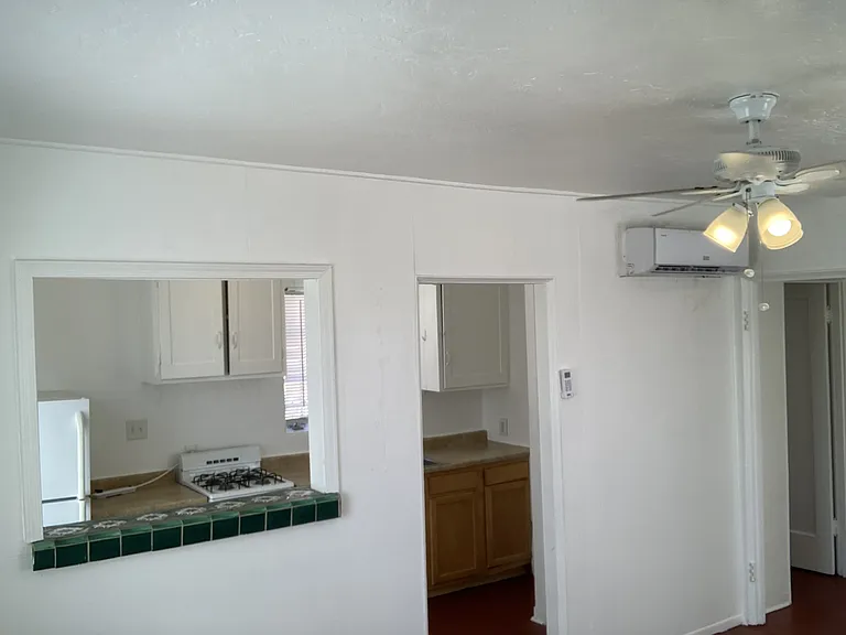 1039 E Spring St — Photo 6