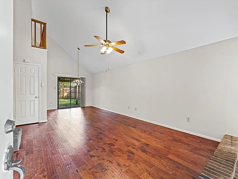 25 Regency Ln — Photo 3