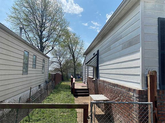 2nd image of 114 W Cartwright Ave