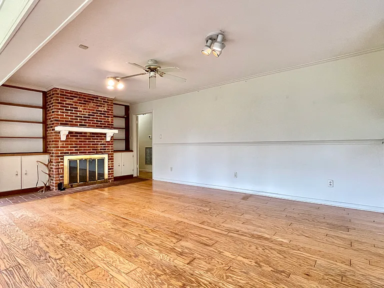 219 Green Lake Dr — Photo 6