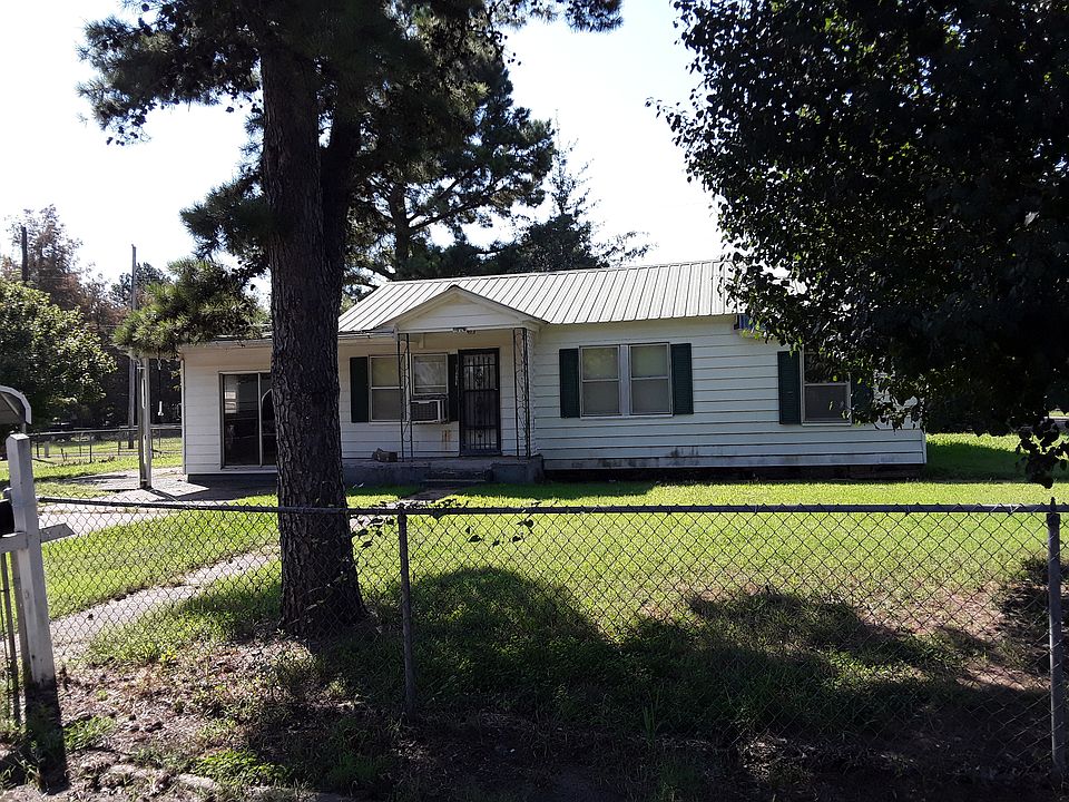2nd image of 7120 Center Dr