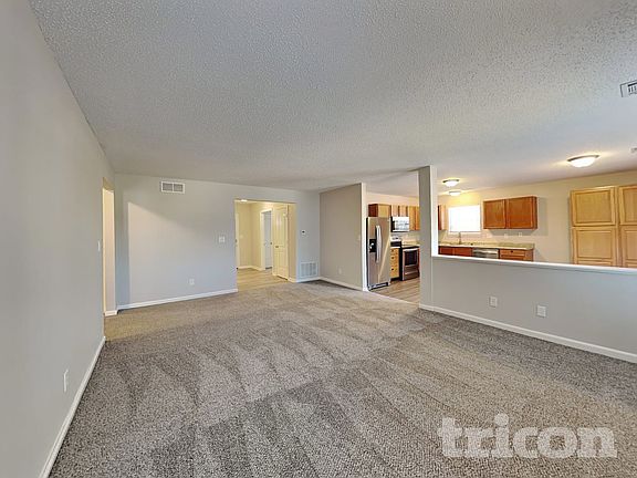 3rd image of 2490 Lakecrest Dr