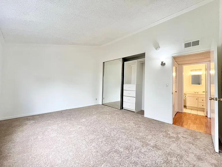 3565 Linden Ave #325 — Photo 8