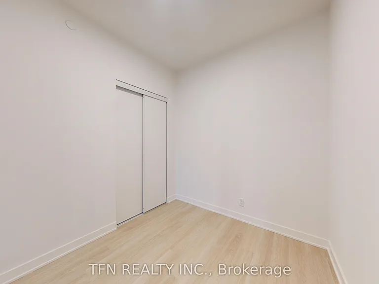 30 Upper Mall Way #2104 — Photo 10