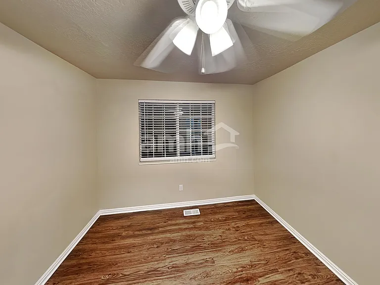 536 S 925 E — Photo 11