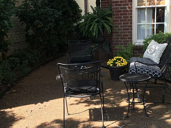 Another sitting area