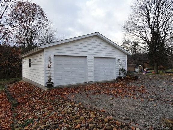 2nd image of 115 Lawnview Dr