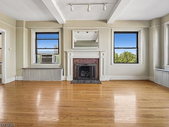 4th image of 375 Mt Prospect Ave #6AE