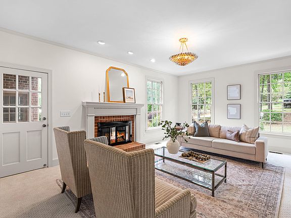 5th image of 1015 Mulberry Rd