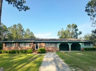 220 Morningside Dr, Swainsboro, GA 30401