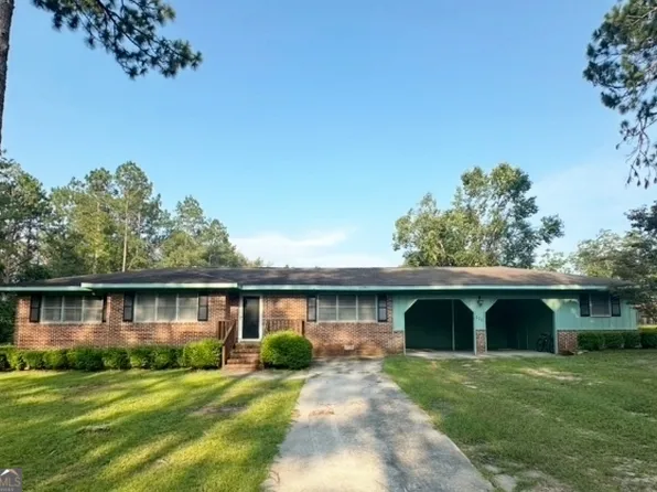 220 Morningside Dr, Swainsboro, GA 30401