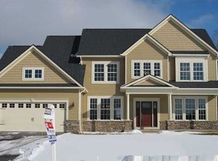 271 Gallant Fox Ln, Webster, NY 14580