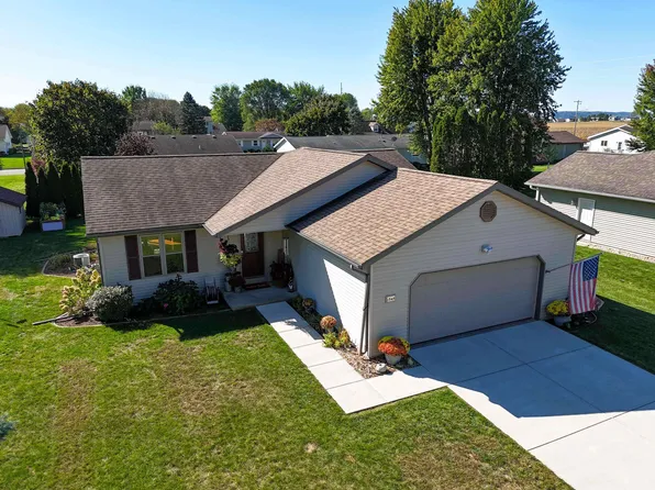 1545 Fairview Dr, Prairie Du Sac, WI 53578