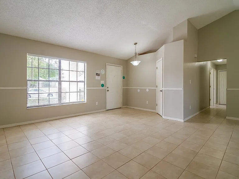 9619 Bandelier Dr — Photo 2