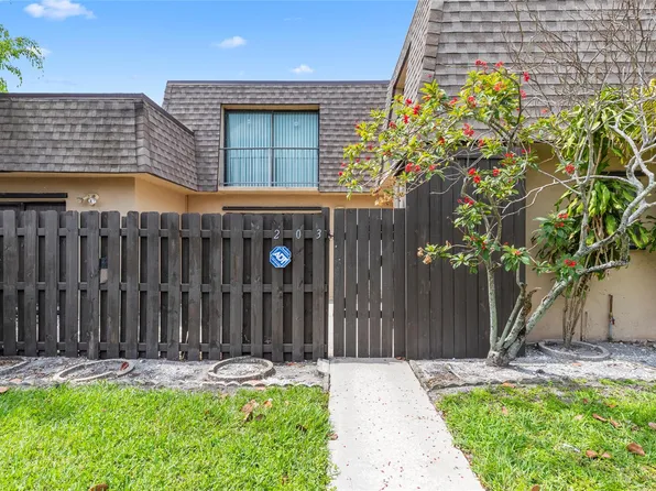 203 Waterview Drive #902, Palm Springs, FL 33461