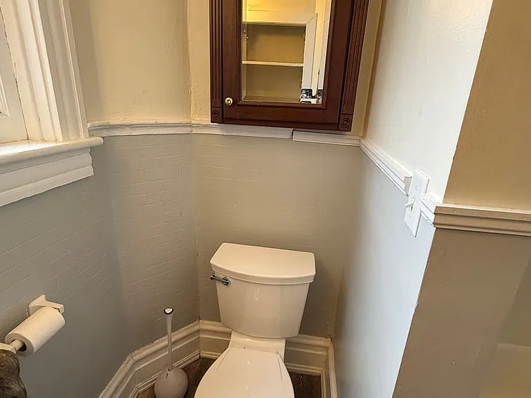 49 W Commerce St — Photo 24