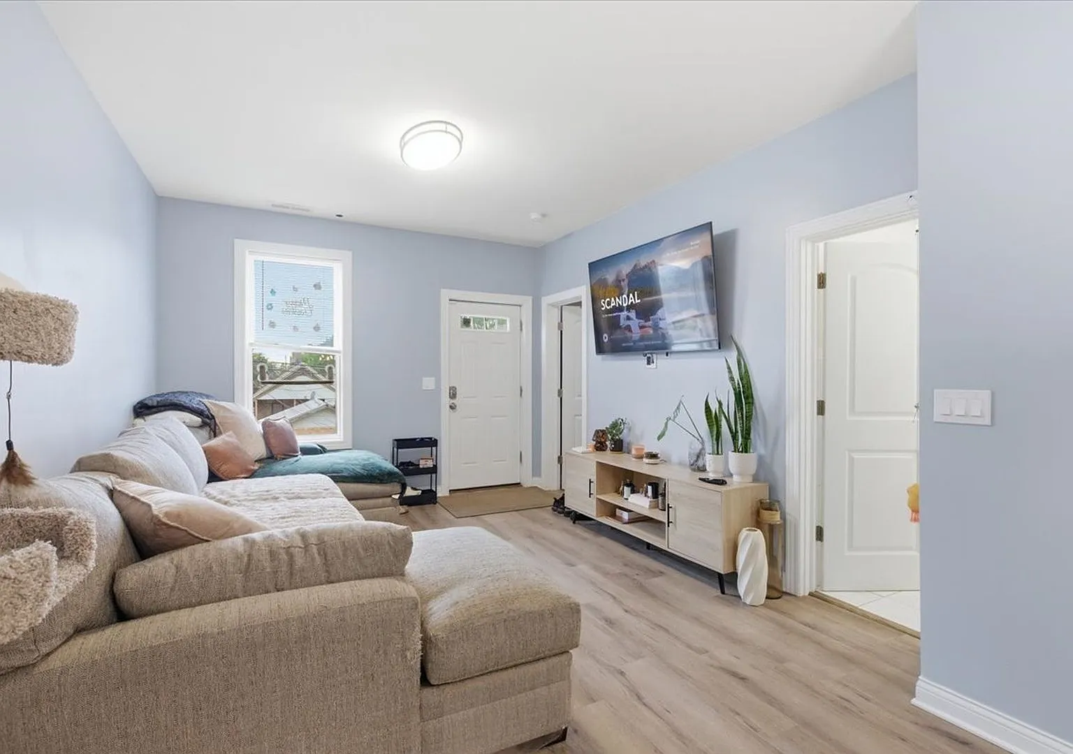 3 bed, 1127 sqft, $2,500 — Photo 4