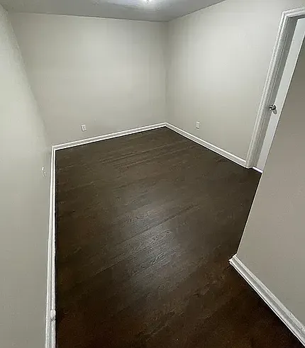 107 Chancellor Ave — Photo 2