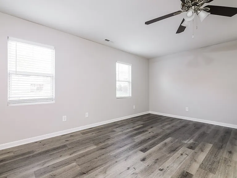 305 Farrington Dr — Photo 10