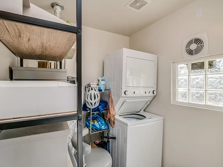 1116 S Farmer Ave — Photo 11