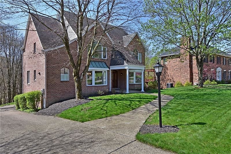 1st image of 711 Willowcrest Dr