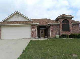 605 Meadowcrest Dr, Burleson, TX 76028