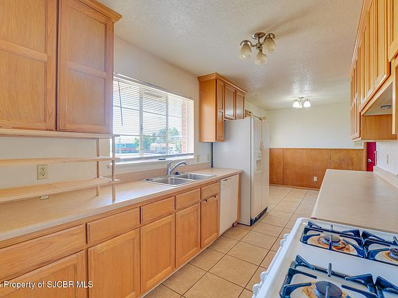 4th image of 3709 N Sunset Ave