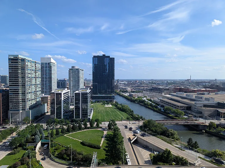 235 W Van Buren St #2311 — Photo 14