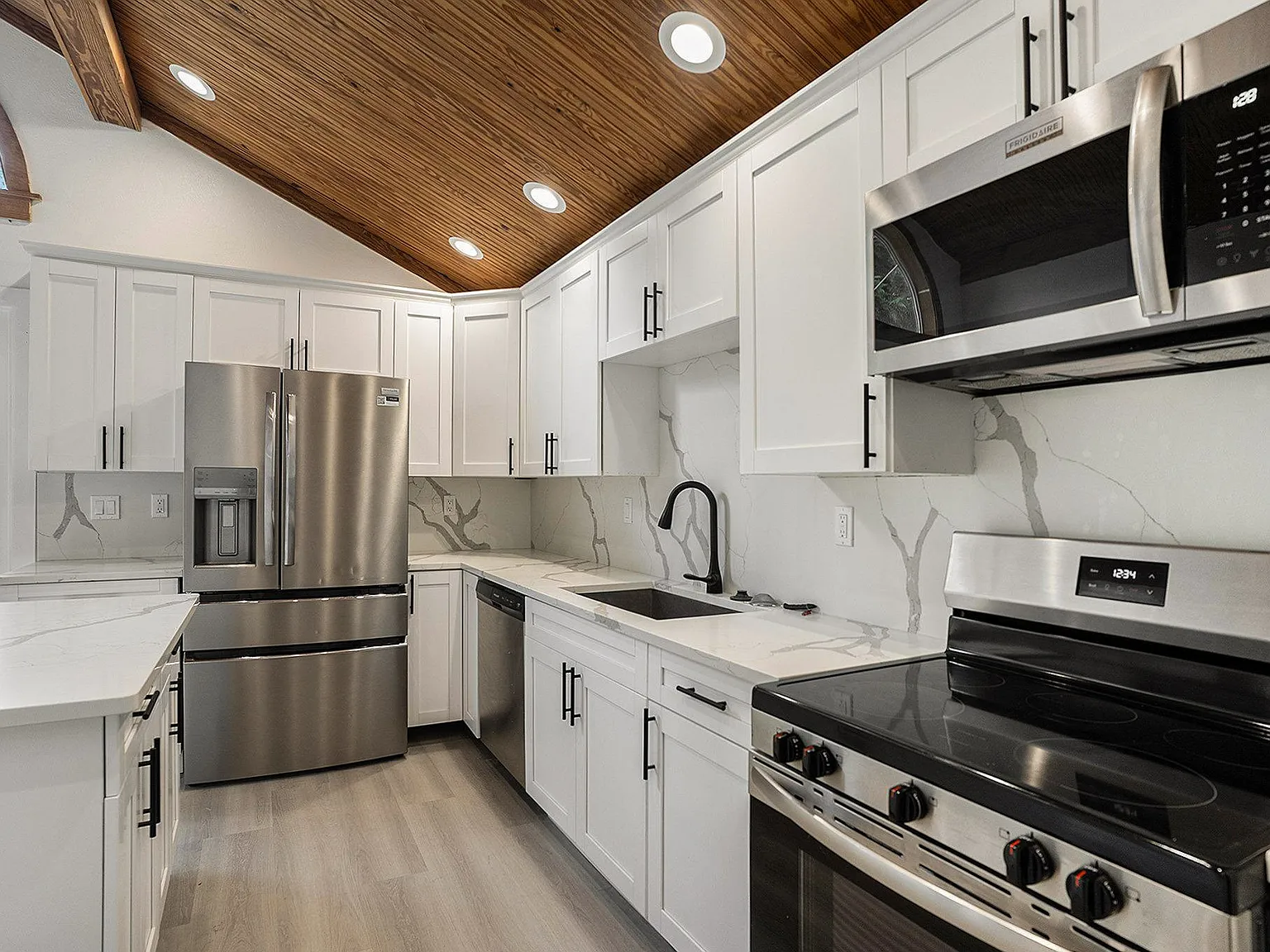 4 bed, 3.0 bath, 2371 sqft, $806 — Photo 4