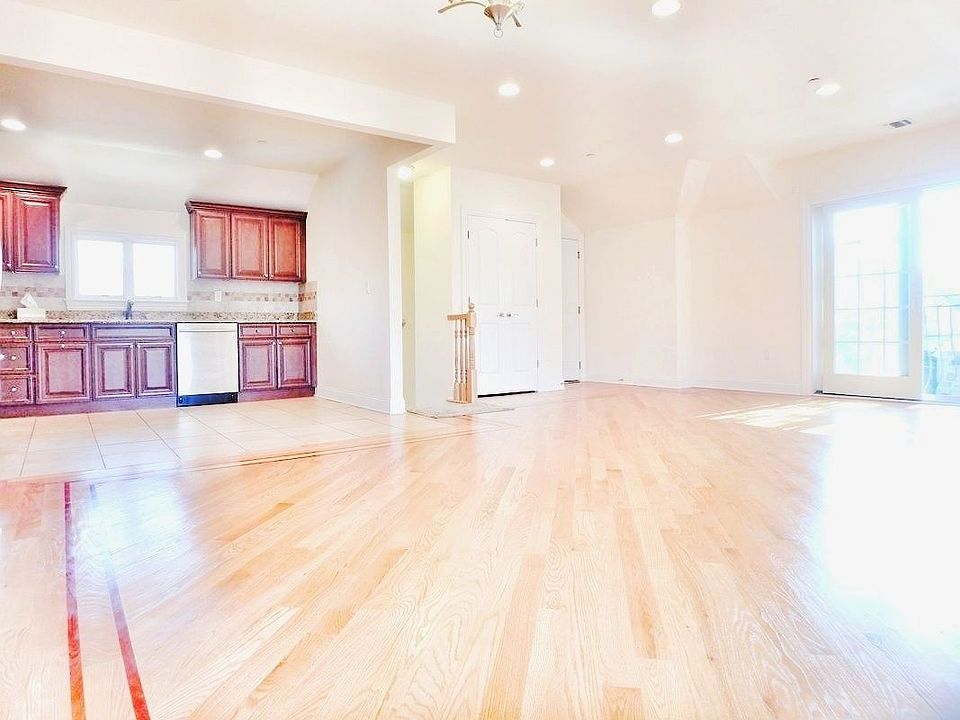 1st image of 150-21 28th Ave #2R