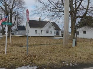 1801 16th Ave, Viola, IL 61486