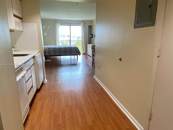 4th image of 5741 Sunset Dr #5741