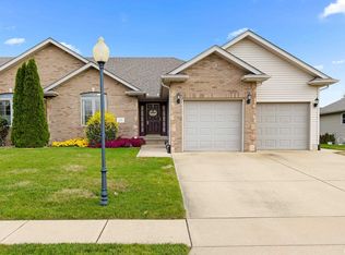 116 Ironwood Dr, Pekin, IL 61554