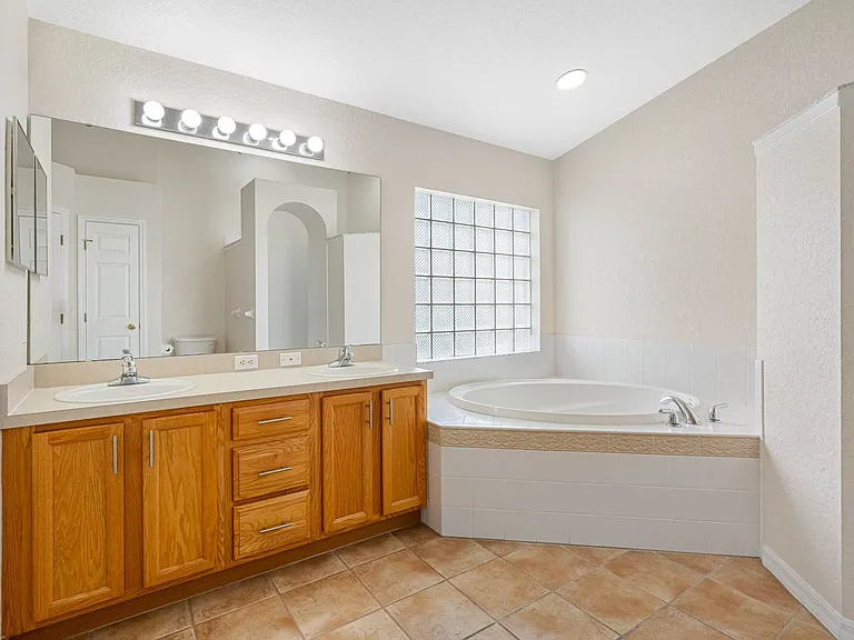 3063 Westmoreland Dr — Photo 30
