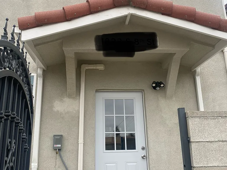 S 8th St — Photo 1