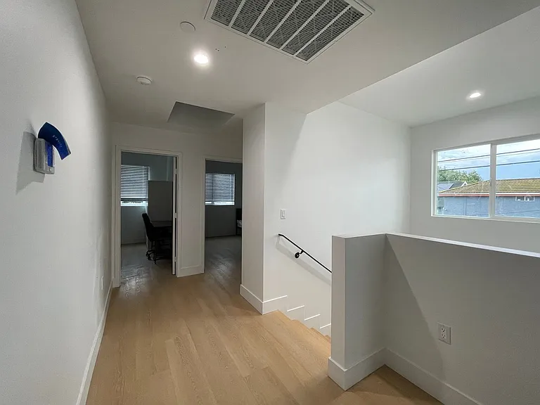 1340 W 37th St — Photo 10