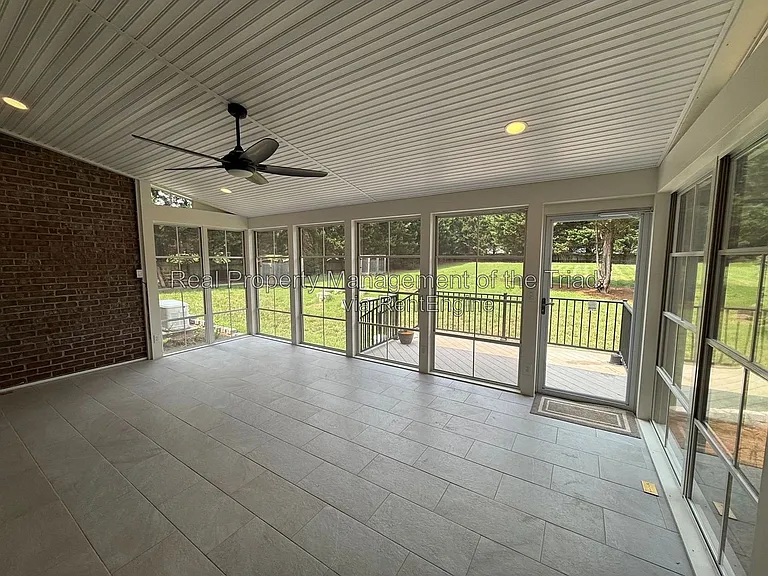 1016 Longhorn Ct — Photo 7