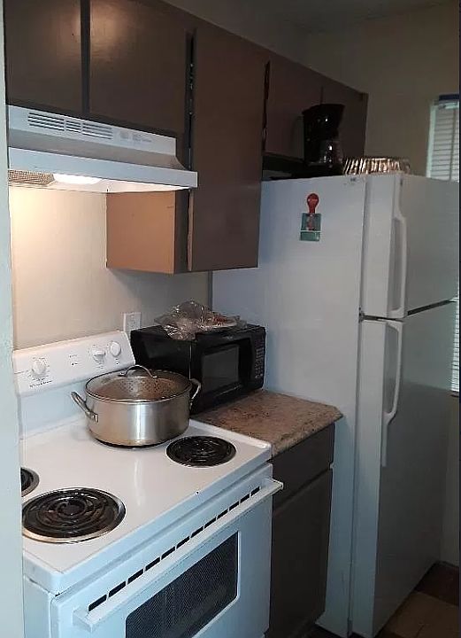 1st image of 2220 W 1st St #1