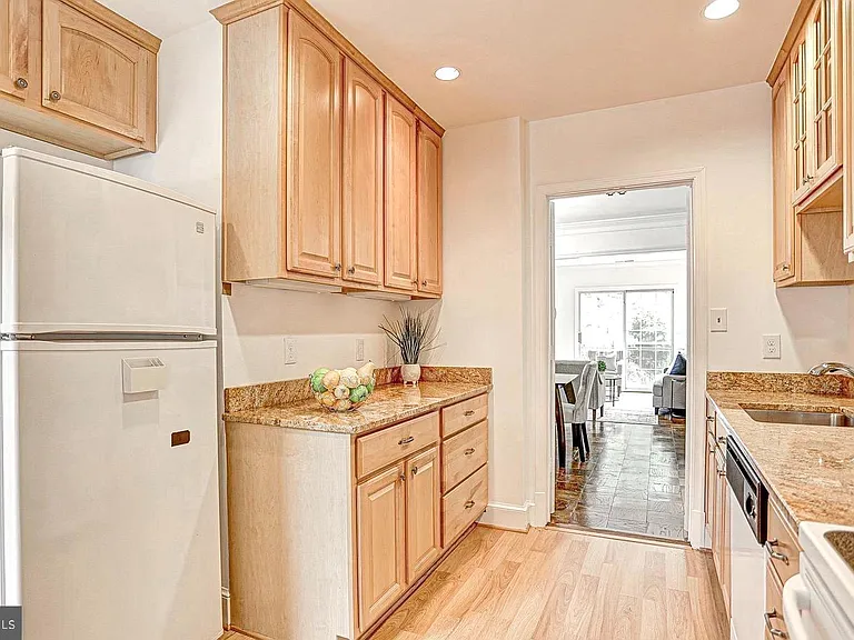 3251 Sutton Pl NW #B — Photo 18