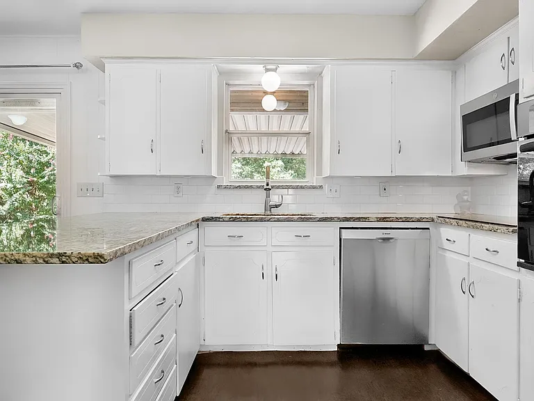 8351 Lullwater Dr — Photo 18