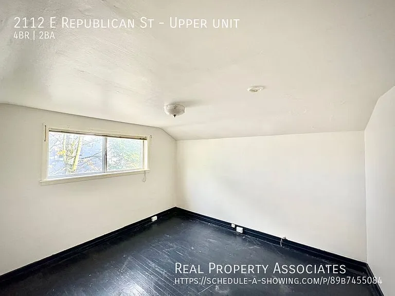 2112 E Republican St #UPPER — Photo 22
