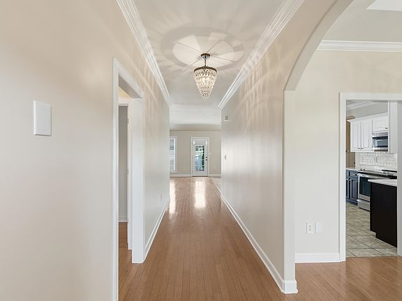 3rd image of 108 Hollywood Ave