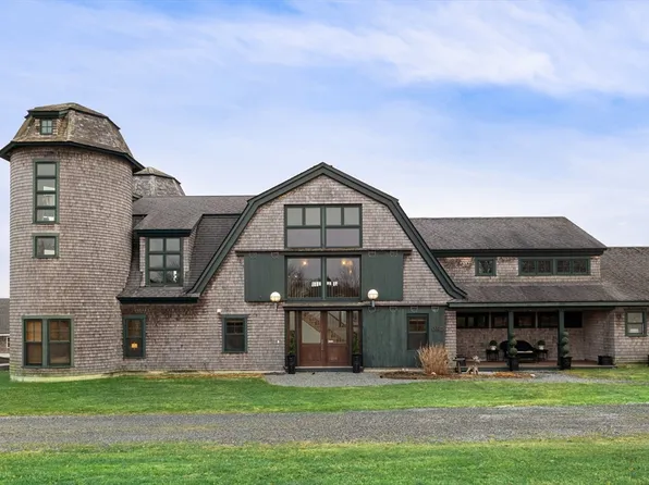 1 Masthead Ln, Dartmouth, MA 02748