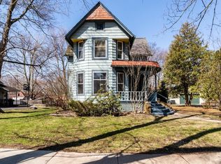 722 S Main St, Chelsea, MI 48118