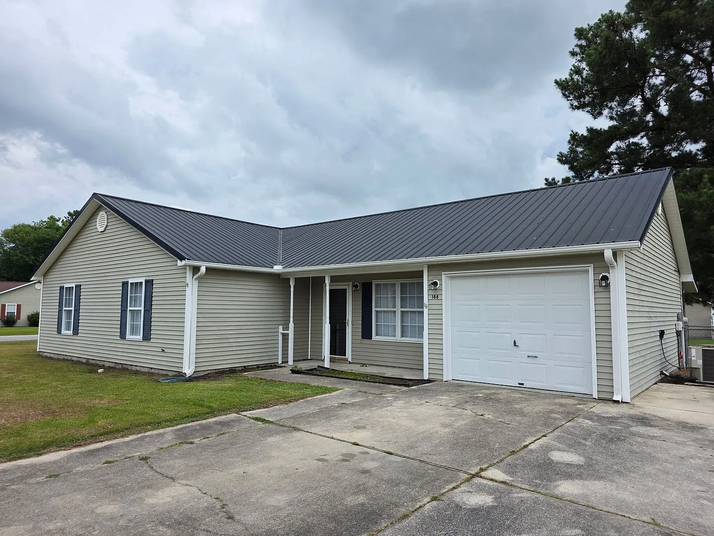 Freshly Updated 4-Bedroom Home on a Spacious Corner Lot in Horse Creek Farms — Photo 2
