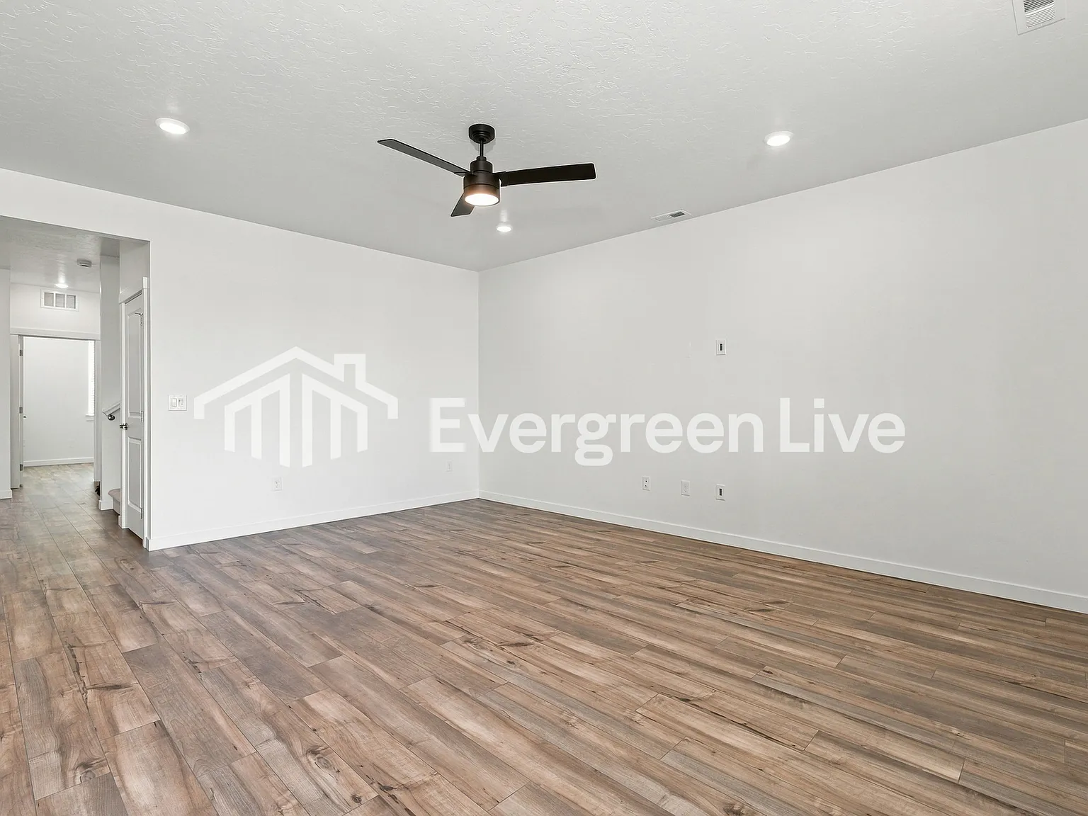 4 bed, 2.5 bath, 2810 sqft, $3,195 — Photo 3